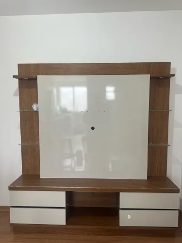 Rack com Painel para TV em Madeira - Ótimo Estado