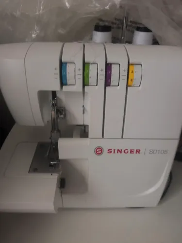 Máquina de costura overloque Singer