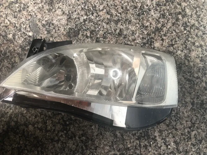 Farol Corsa 2010/2011 lado esquerdo (motorista)