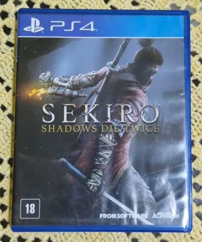Jogo de PS4 - Playstation 4 compatível c/PS5 - Play 5 Sekiro, seminovo s/detalhes R$ 350