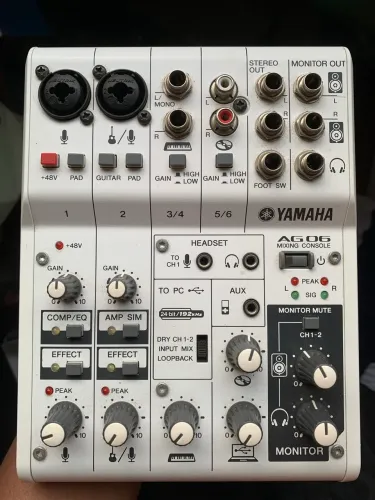 Mesa de Som Yamaha AG06 