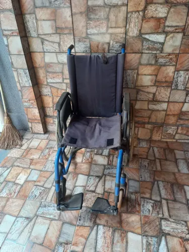 Cadeira de rodas para doação