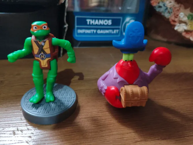 Colecionáveis tartaruga ninja e Bob esponja 