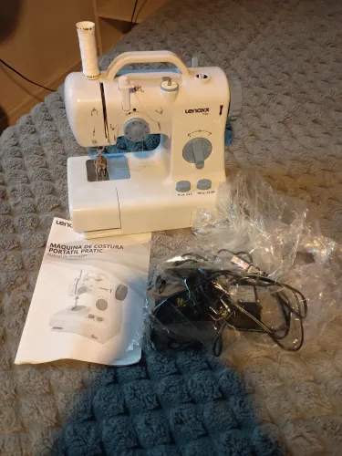Mini máquina de costura
