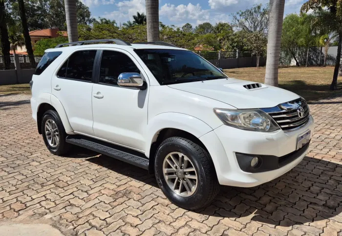 Toyota Hilux SW4 SRV D4-d 4X4 3.0 TDI Dies. AUT 2014