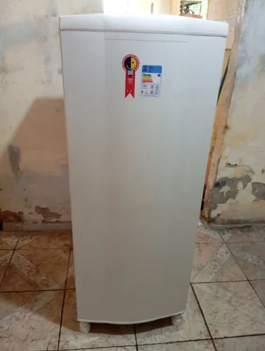 GELADEIRA CÔNSUL DEGELO NORMAL ACEITO CARTÃO DOU GARANTIA FAÇO A ENTREGA FUNCIONANDO 