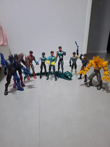 Coleção de brinquedos do desenho MAX STEEL