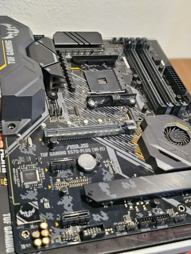 Placa Mãe Tuf Gaming X570 Plus Wi-Fi AM4