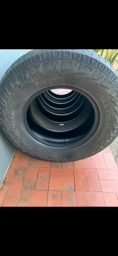 Pneus 265/70/R16 usado