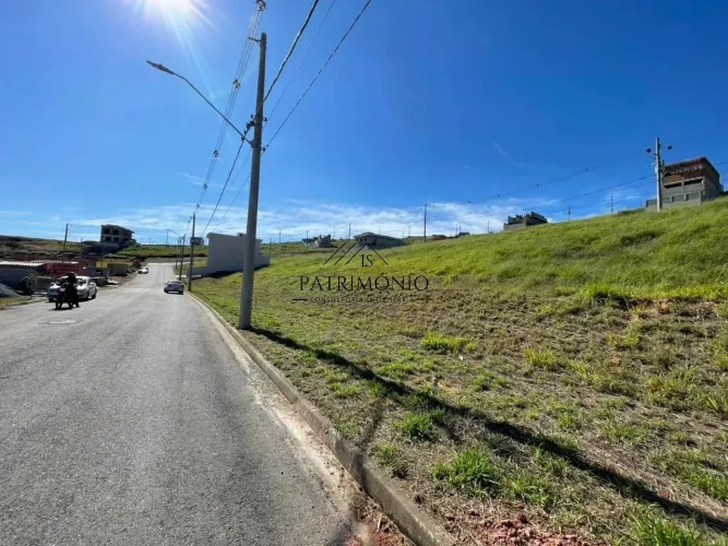 Terreno 200m² á venda por R$220.000,00. Entrada de 120 mil e parcelas de 980 reais, Reside