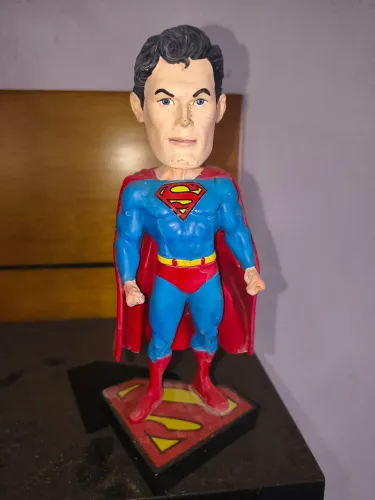 SUPERMAN NECA HEAD KNOCKER - DC COMICS - COLECIONÁVEL 20 CM
