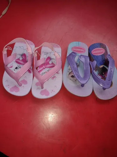 2 chinelos infantil n19/20 em perfeito estado de conservação