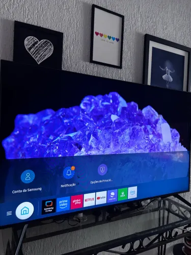 Smart tv Samsung 50 polegadas 4k, borda infinita.