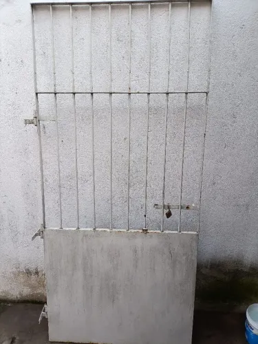Portão de aço+ grade