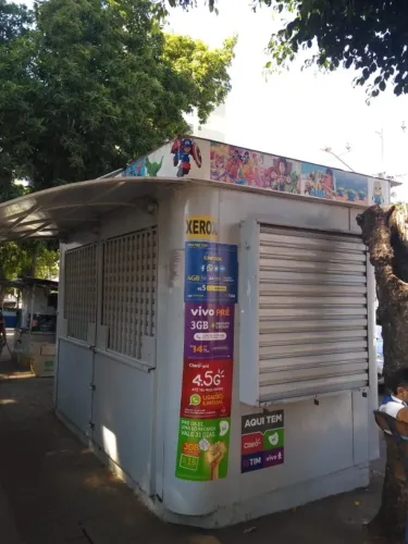 ALUGA-SE BANCA COMERCIAL em localização privilegiada!