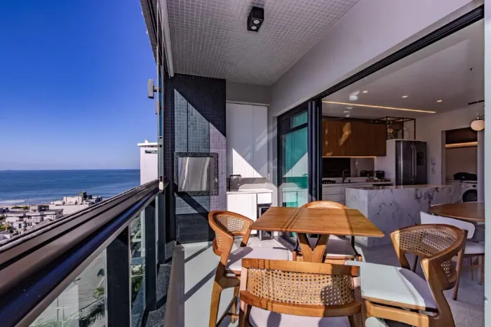 Apartamento com 3 dormitórios à venda na Praia Brava