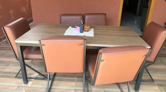 Mesa 6 cadeiras