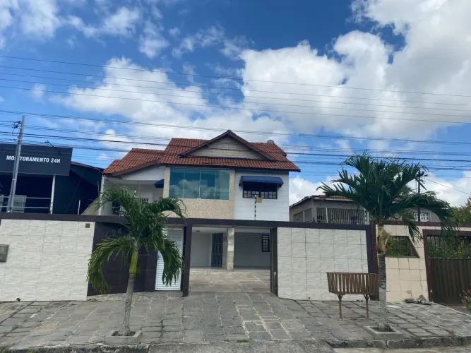 Vende ou aluga excelente casa . Venda 630 mil , aluguel 4 mil