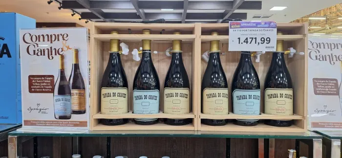 Vinho tapada do chaves compre uma e ganhe mais 2 de brinde
