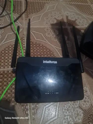 roteador novo com uma atena solta