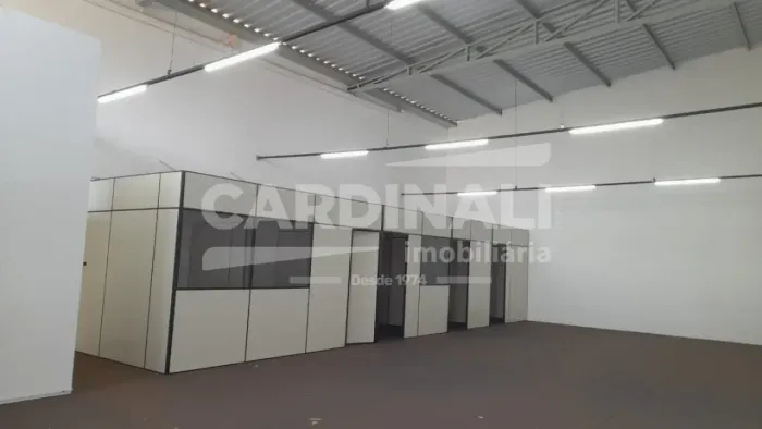 Salão de 200m² com 01 banheiro disponível para venda e locação - Jardim Gimenez
