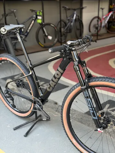 Caloi Elite Carbon Racing Di2 18x s/juros