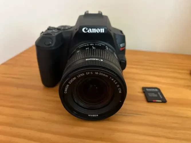 Camera Canon EOS Rebel SL3 + lente do kit (completo)