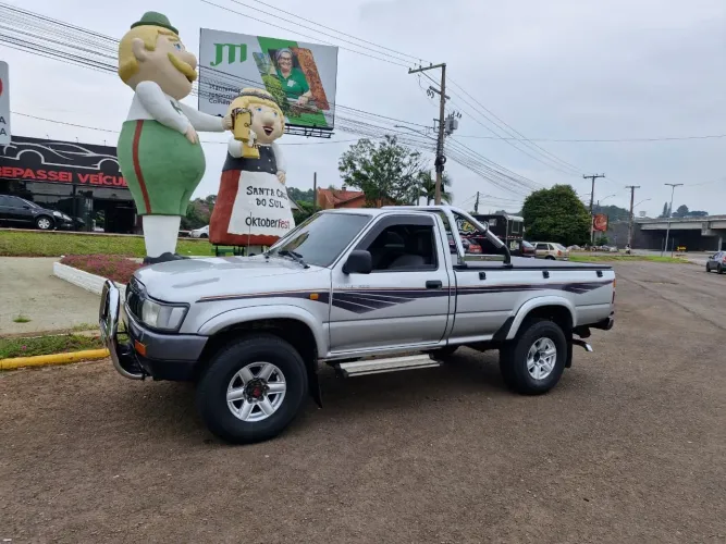 Toyota Hilux CS DX 4X4 3.0 8V 90cv Diesel 2003