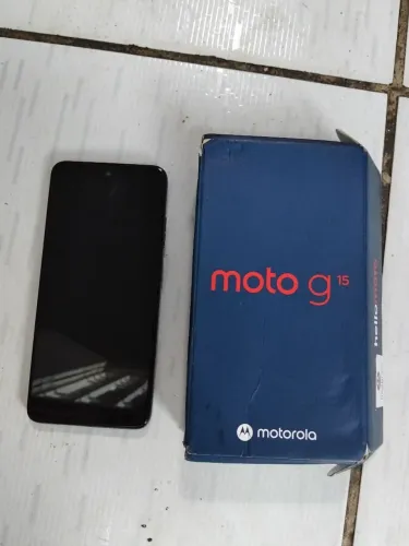 Vendo ou troco moto g15 256 gb ainda tô pagando tem 6 meses de usso tel *50 whatsa