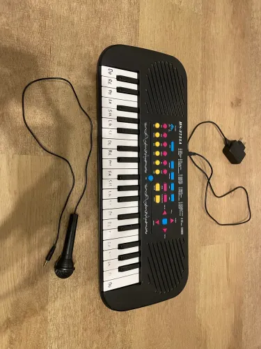 Teclado Musical P/ Jovens Iniciantes Com Microfone E Tomada Cor Preto