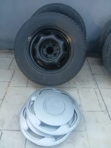Pneu aro 13 Goodyear Kelly 175 + rodas e calotas orbitais gridsport