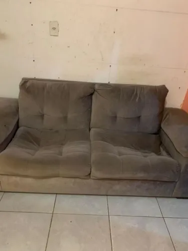 Sofá veludo tamanho bom bonito