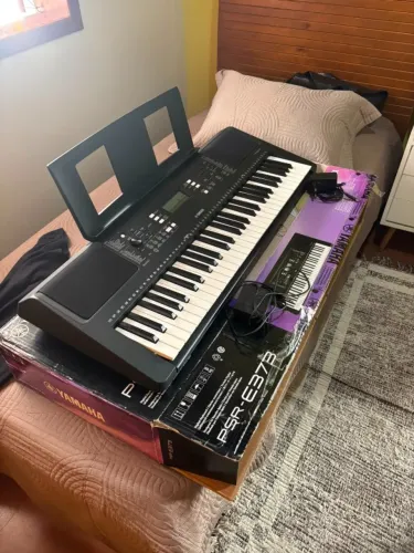 Teclado Yamaha psr e373 + pedal