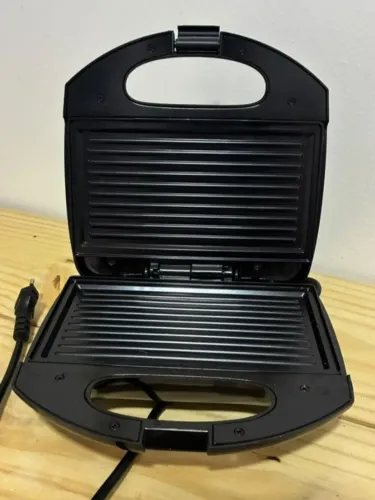 Sanduicheira e Grill 800w Elgin Preto 220v