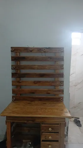 PENTEADEIRA COM SUPORTES PARA ILUMINAÇÃO