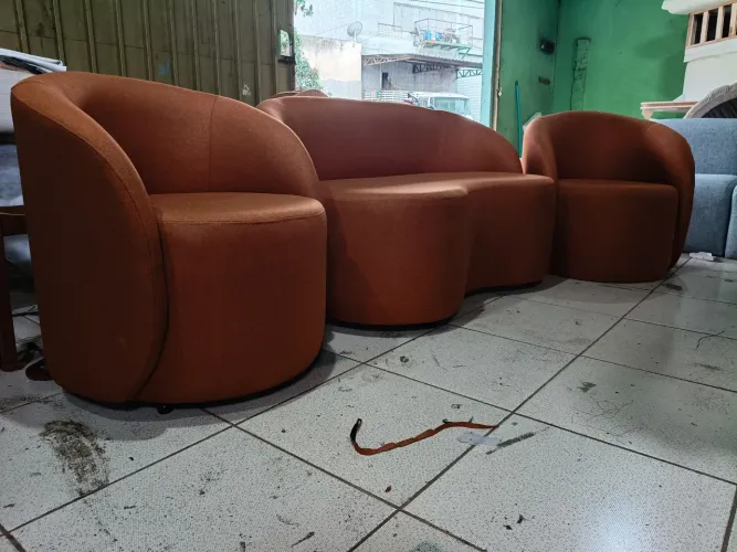 Conjunto de sofá e poltronas orgânicos a pronta entrega...