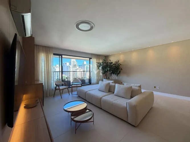 Apartamento mobiliado com 3 suítes no Centro de Florianópolis