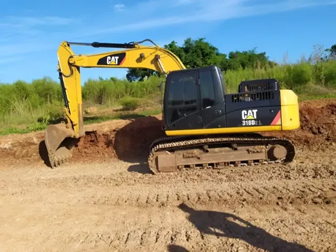 Escavadeira Cat 318 D2L ano 2017