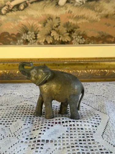 Escultura em bronze no formato de elefante 13x10