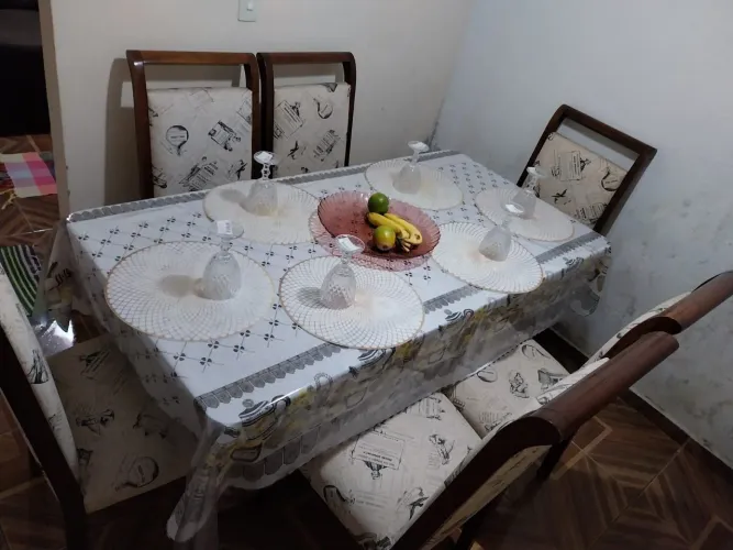 JOGO DE MESA COM CADEIRAS