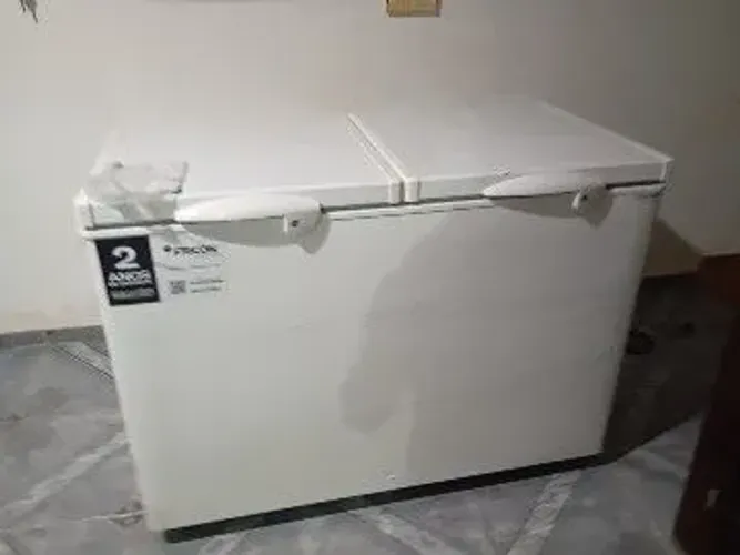 Vende-se freezer fricon cooling life dupla ação 411litros.