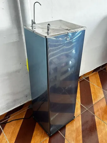 Bebedouro praticamente novo 
