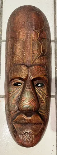 Máscaras e escultura de madeira para decoração 