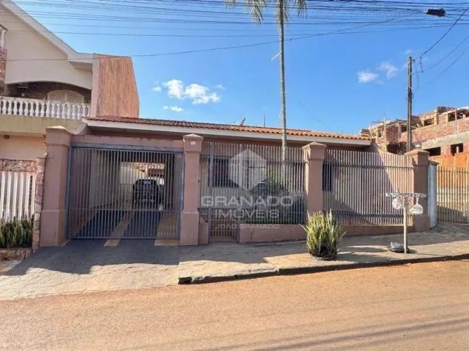 Casa com 4 dormitórios à venda, 192 m² por R$ 650.000,00 - Jardim Recanto - Mandaguari/PR