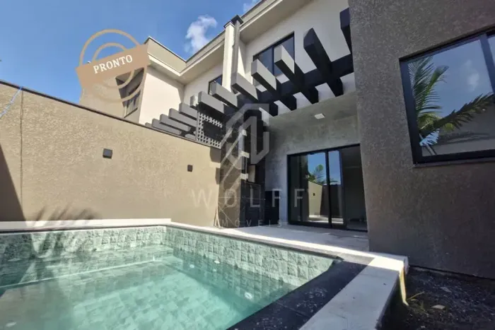 JD1426 - Sobrado Geminado com Piscina e Acabamento Impecável em Barra Velha/SC