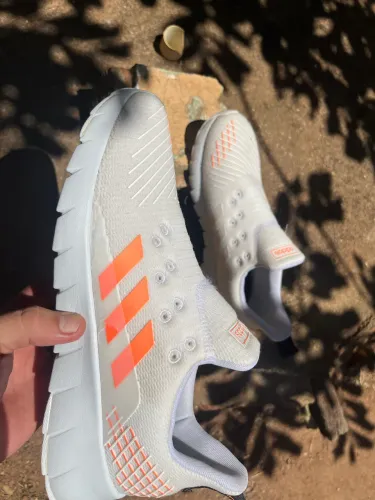 Tênis Adidas ( usado uma vez )