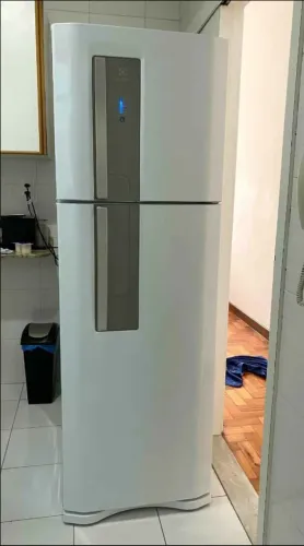 Geladeira está nova pouco tempo de uso