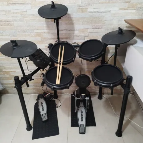 Bateria Alesis Nitro Mesh