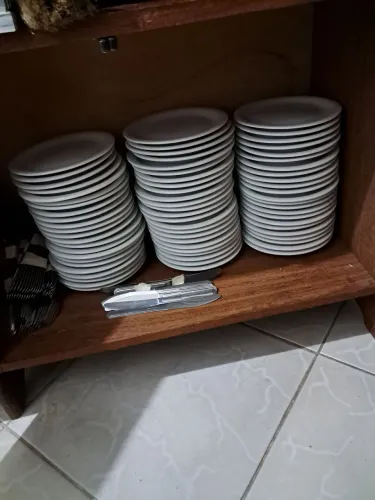 Pratos sobremesas cor branca 