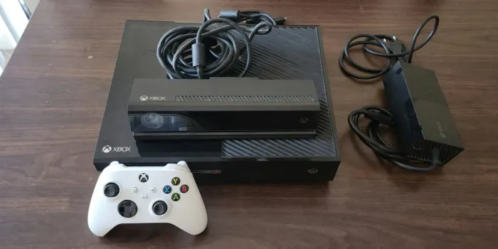 Xbox One Fat com Kinect e Controle Original (Aceito Cartão)